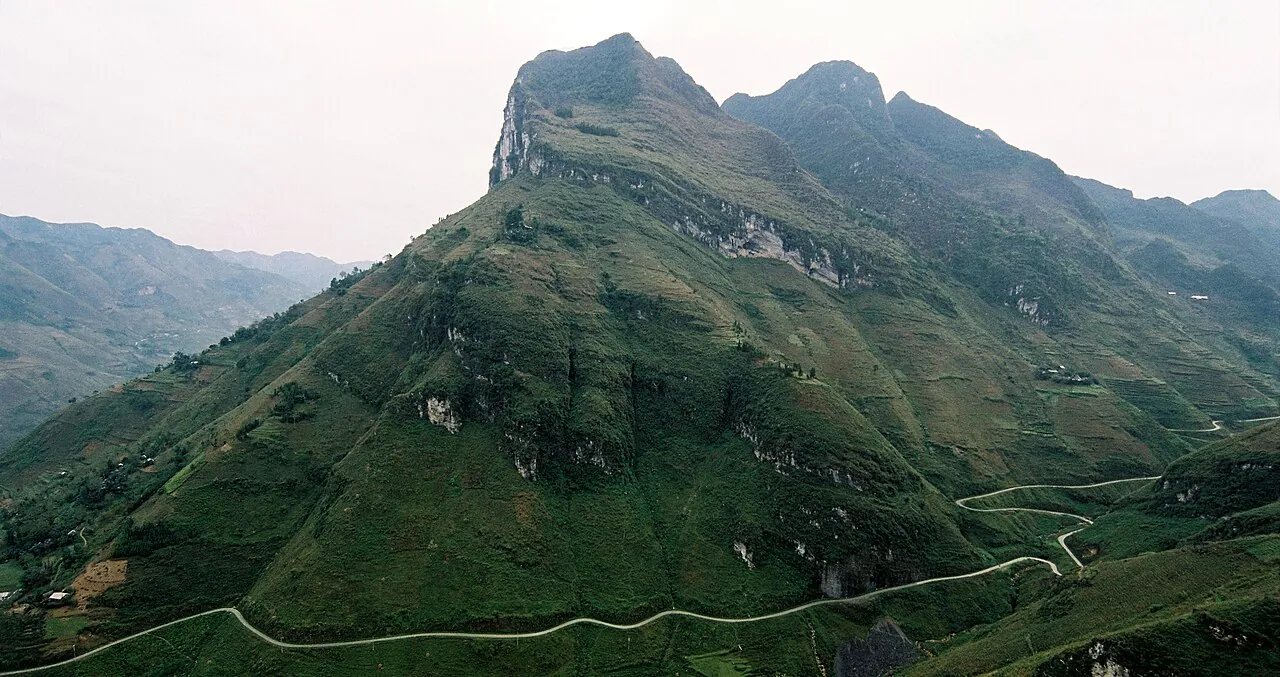 The road winding across the Ma Pi Leng pass in Hà Giang